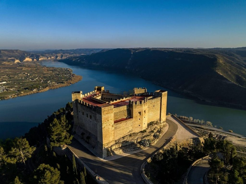 1. Castillo de Mequinenza y Aiguabarreig